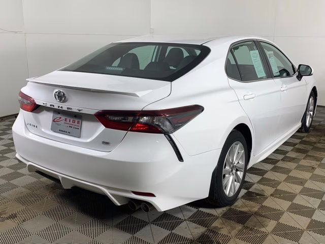 2023 Wind Chill Pearl Toyota Camry SE FWD Sedan