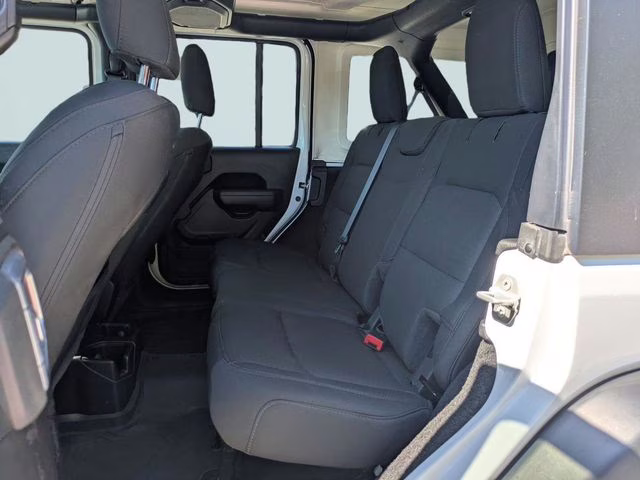 2022 Bright White Clearcoat Jeep Wrangler Unlimited Willys 4X4 SUV