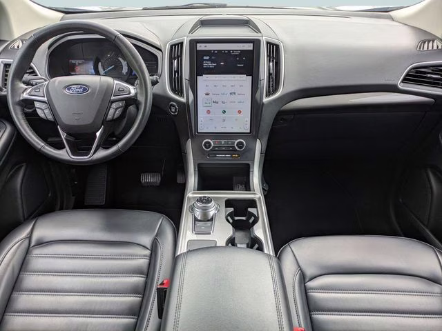 2024 Silver Metallic Ford Edge SEL AWD SUV