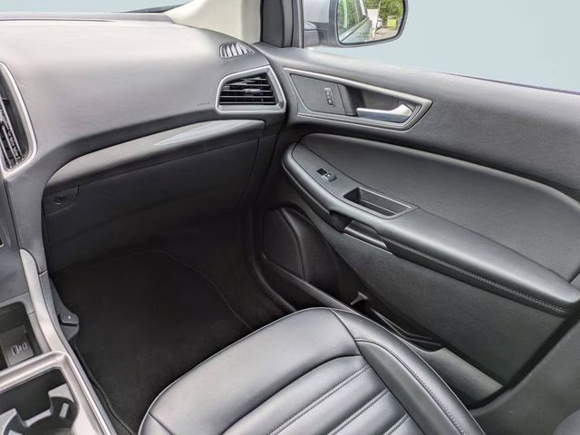 2024 Silver Metallic Ford Edge SEL AWD SUV