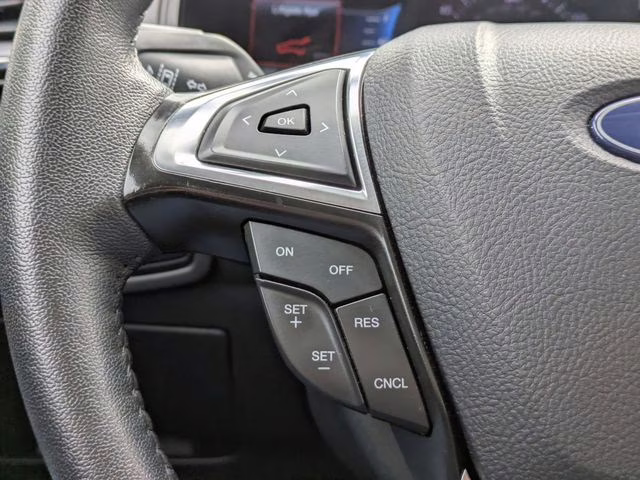 2024 Silver Metallic Ford Edge SEL AWD SUV