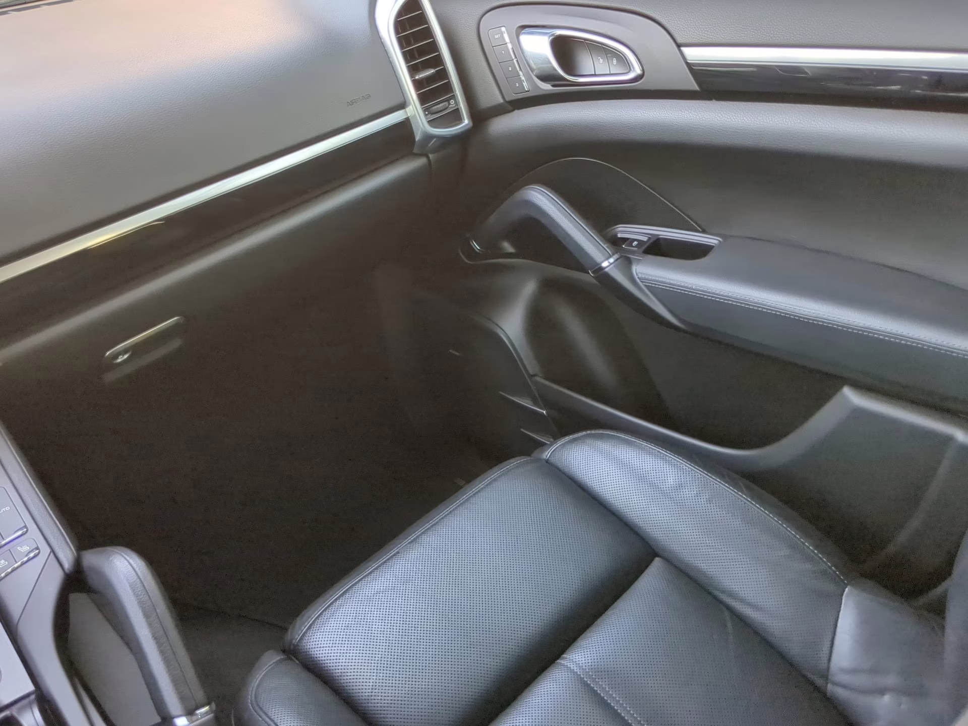 2016 Moonlight Blue Metallic Porsche Cayenne AWD SUV