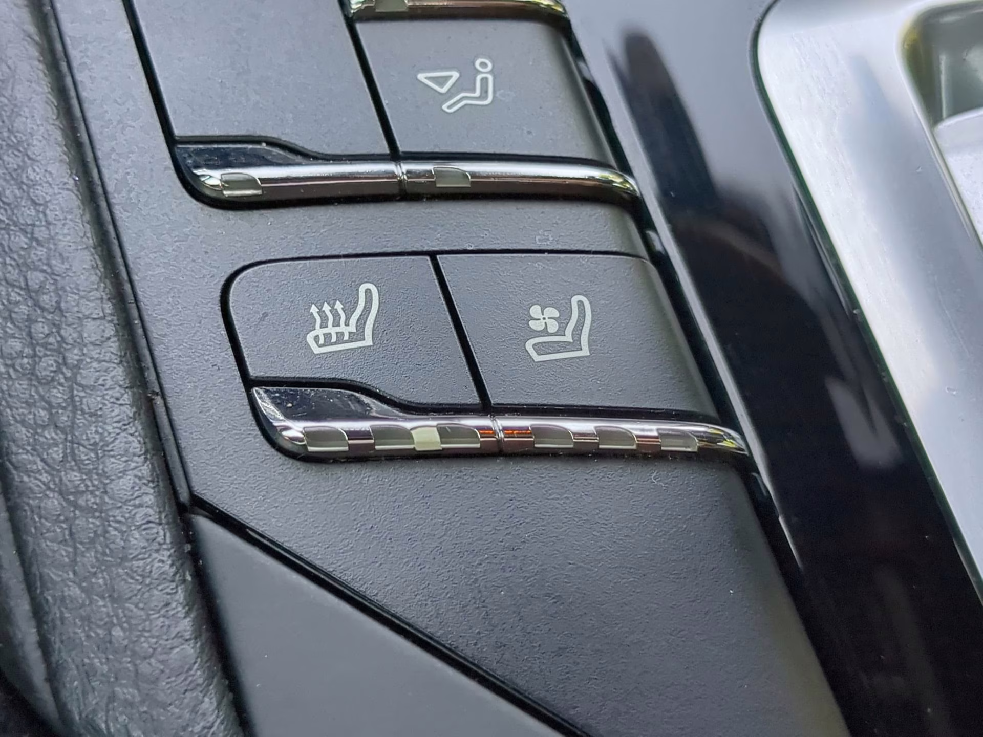 2016 Moonlight Blue Metallic Porsche Cayenne AWD SUV