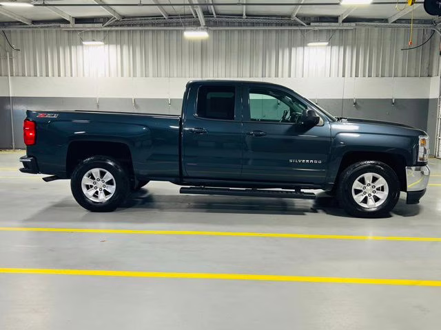 2019 Graphite Metallic Chevrolet Silverado 1500 LD LT 4X4 Truck