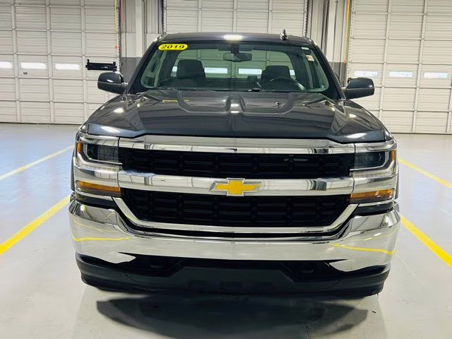 2019 Graphite Metallic Chevrolet Silverado 1500 LD LT 4X4 Truck