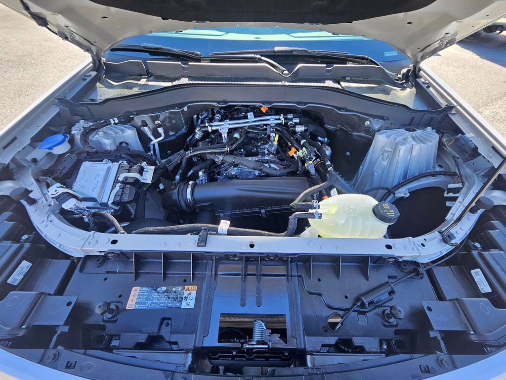 2026 Space White Metallic Ford Explorer Active RWD SUV