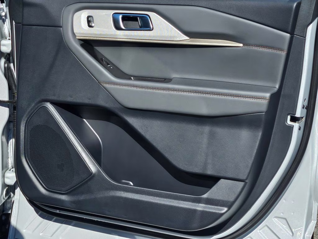 2026 Space White Metallic Ford Explorer Active RWD SUV