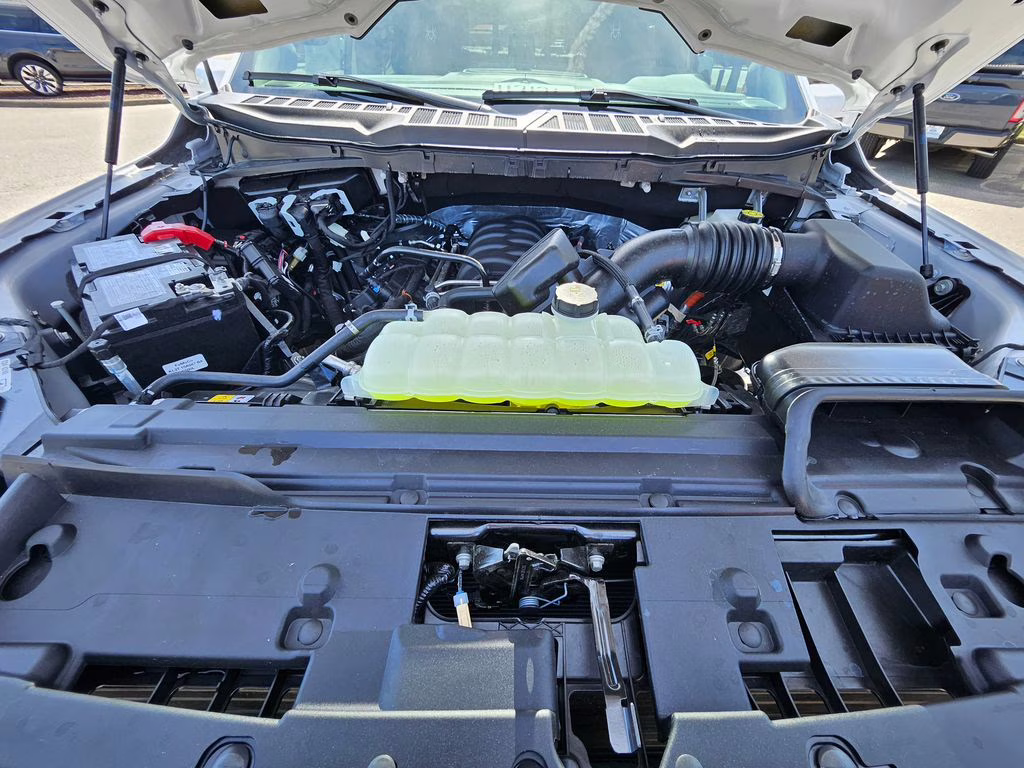 2026 Oxford White Ford F-150 Lariat 4X4 Truck