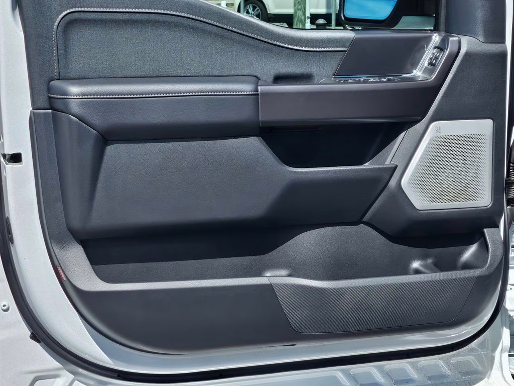 2026 Oxford White Ford F-150 Lariat 4X4 Truck