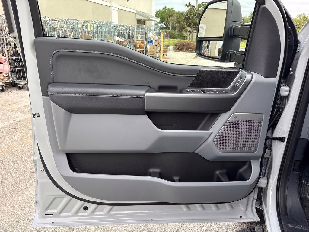 2026 Avalanche Ford Super Duty F-250 SRW XLT 4X4 Truck