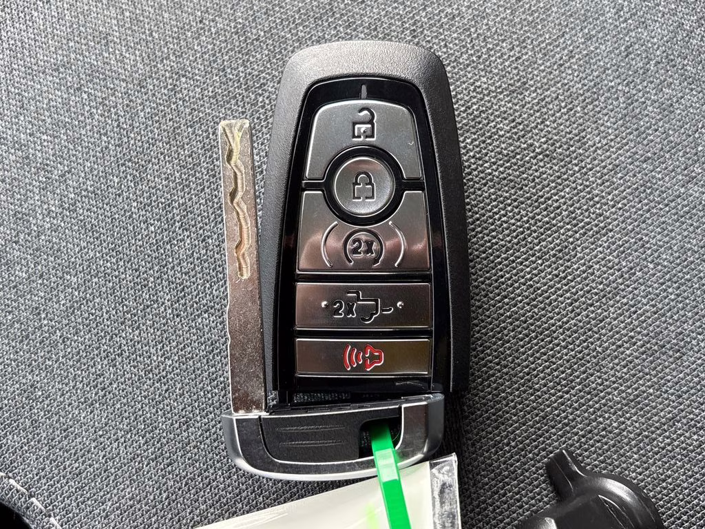 2026 Avalanche Ford Super Duty F-250 SRW XLT 4X4 Truck