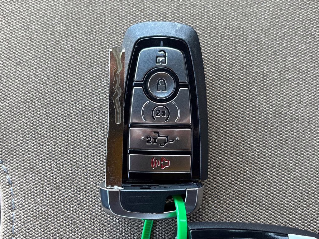 2026 Avalanche Ford Super Duty F-250 SRW XLT 4X4 Truck