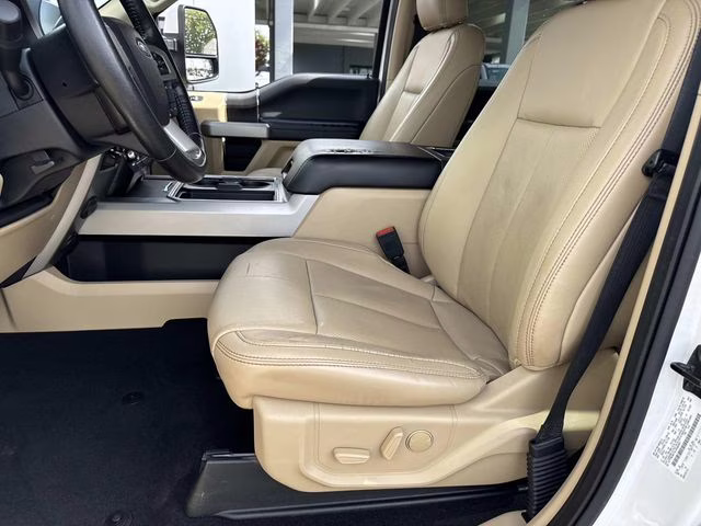 2020 White Metallic Ford Super Duty F-250 SRW Lariat 4X4 Truck