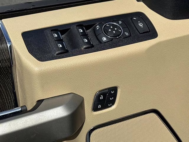 2020 White Metallic Ford Super Duty F-250 SRW Lariat 4X4 Truck