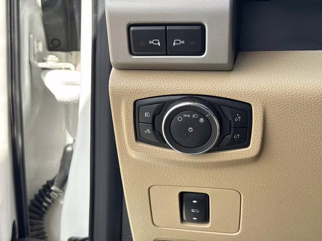 2020 White Metallic Ford Super Duty F-250 SRW Lariat 4X4 Truck