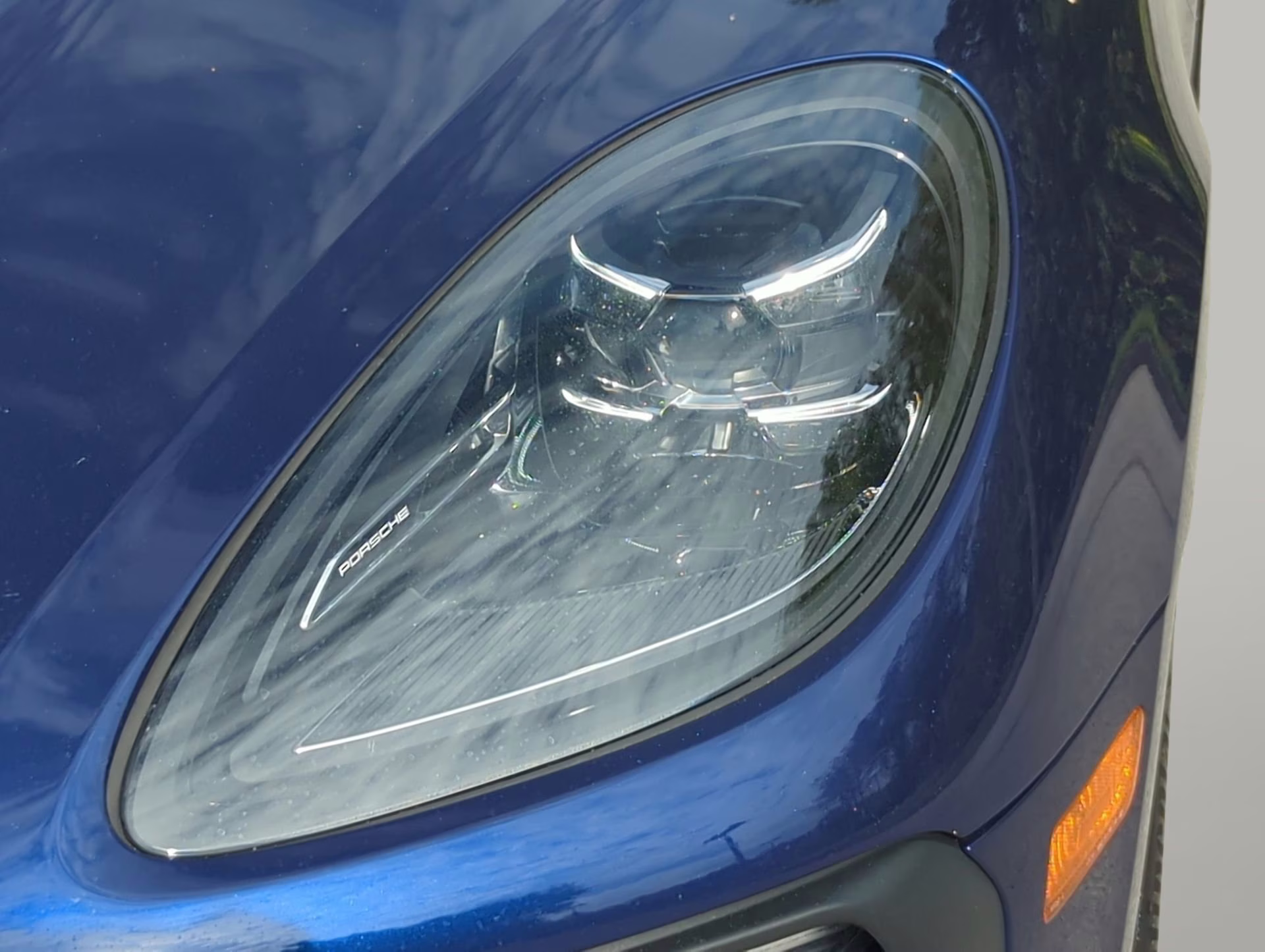 2024 Gentian Blue Metallic Porsche Macan AWD SUV