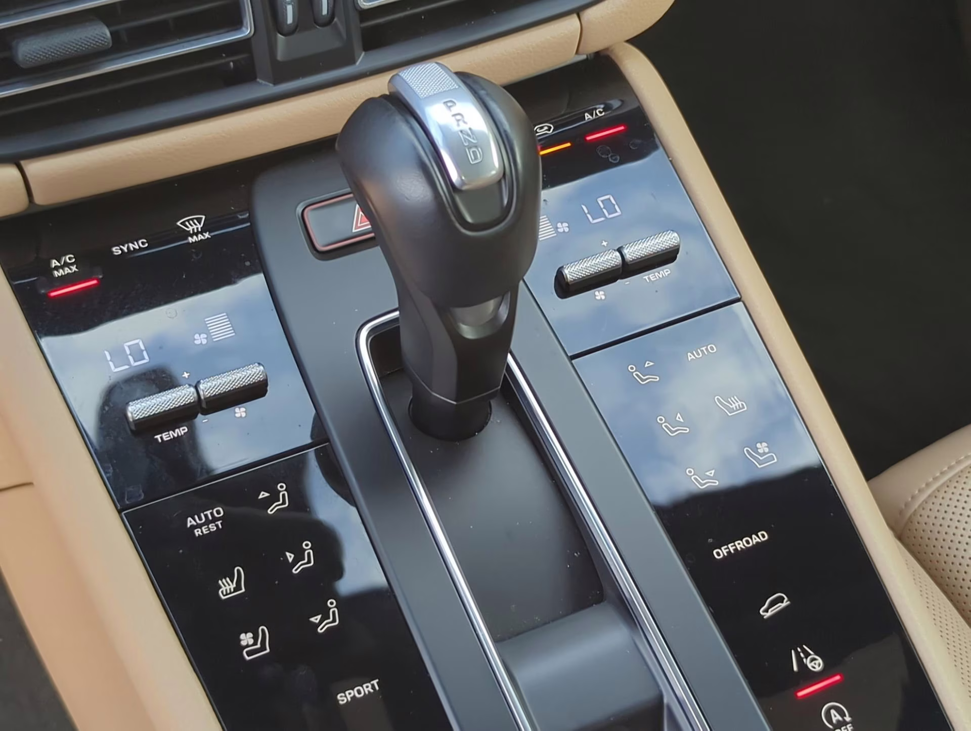 2024 Gentian Blue Metallic Porsche Macan AWD SUV