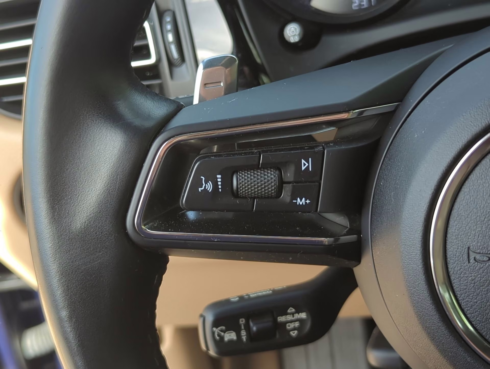 2024 Gentian Blue Metallic Porsche Macan AWD SUV