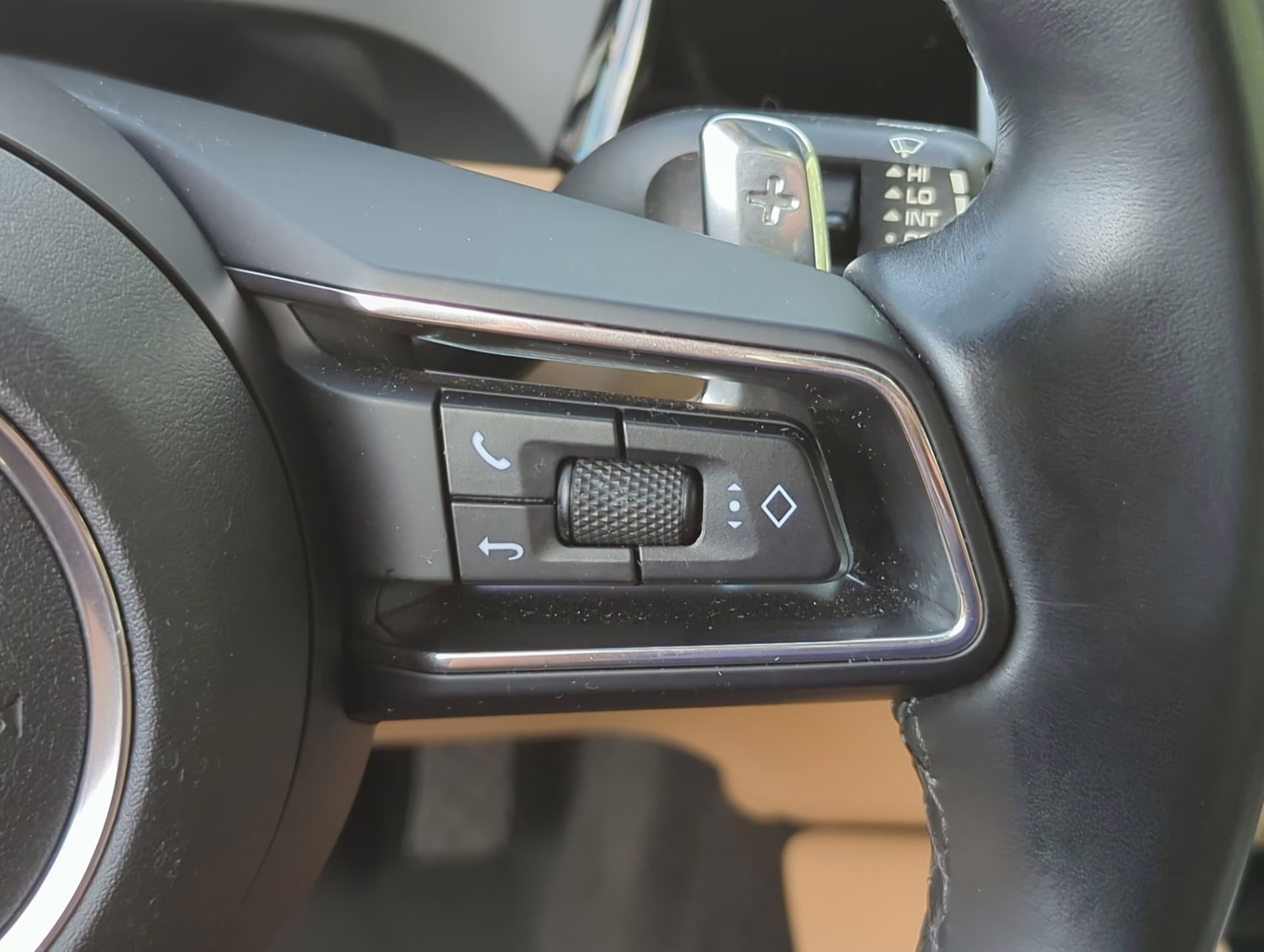 2024 Gentian Blue Metallic Porsche Macan AWD SUV