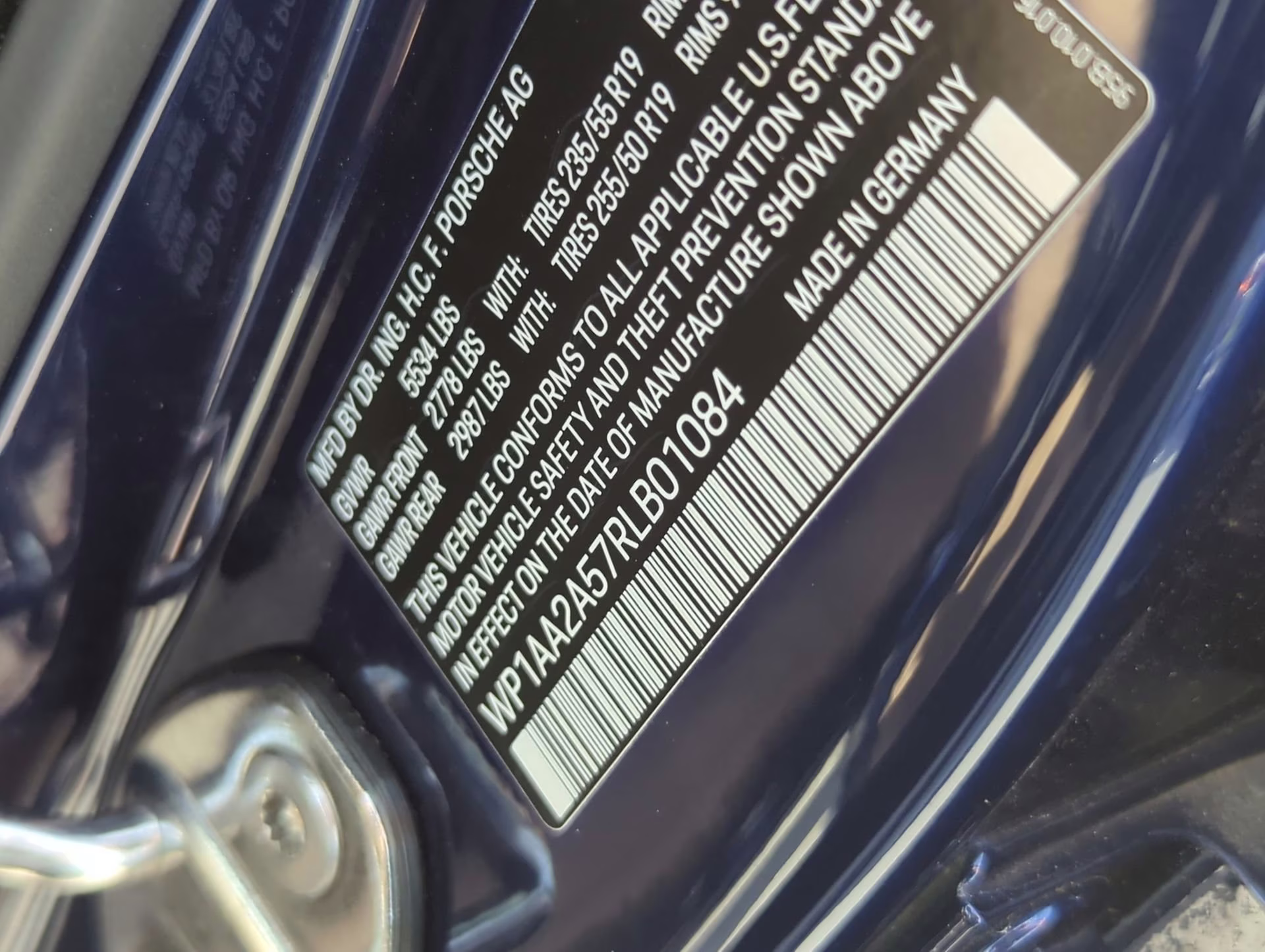 2024 Gentian Blue Metallic Porsche Macan AWD SUV