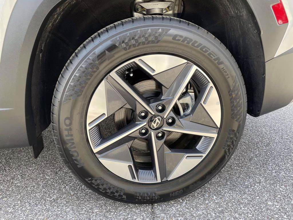 2026 Shimmering Silver Hyundai Tucson SEL AWD SUV