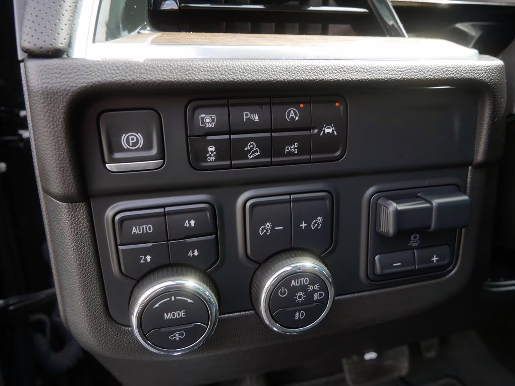 2025 Black Chevrolet Suburban High Country 4X4 SUV