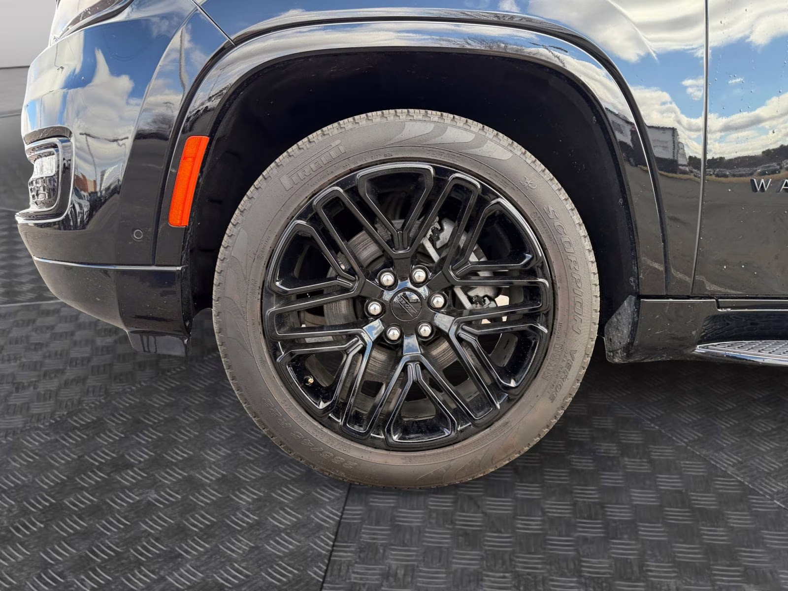 2024 Diamond Black Crystal Pearlcoat Jeep Wagoneer Series II 4X4 SUV