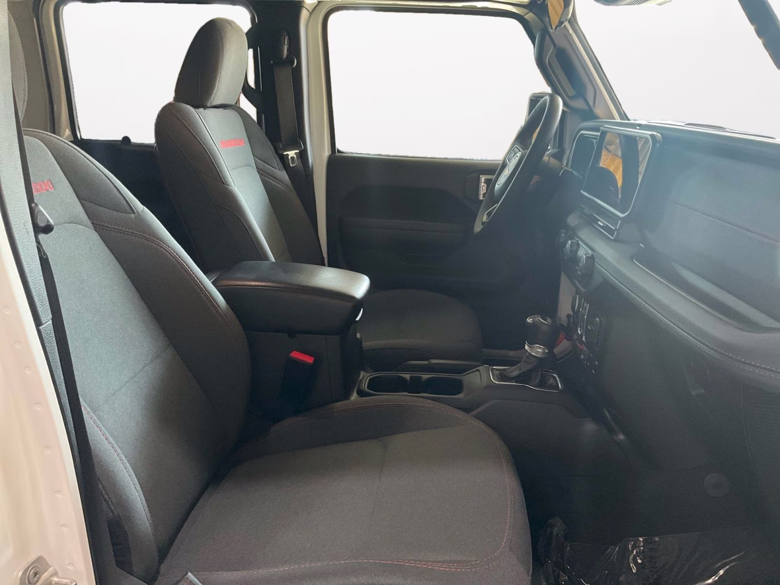 2024 Bright White Clearcoat Jeep Wrangler Rubicon 4X4 SUV