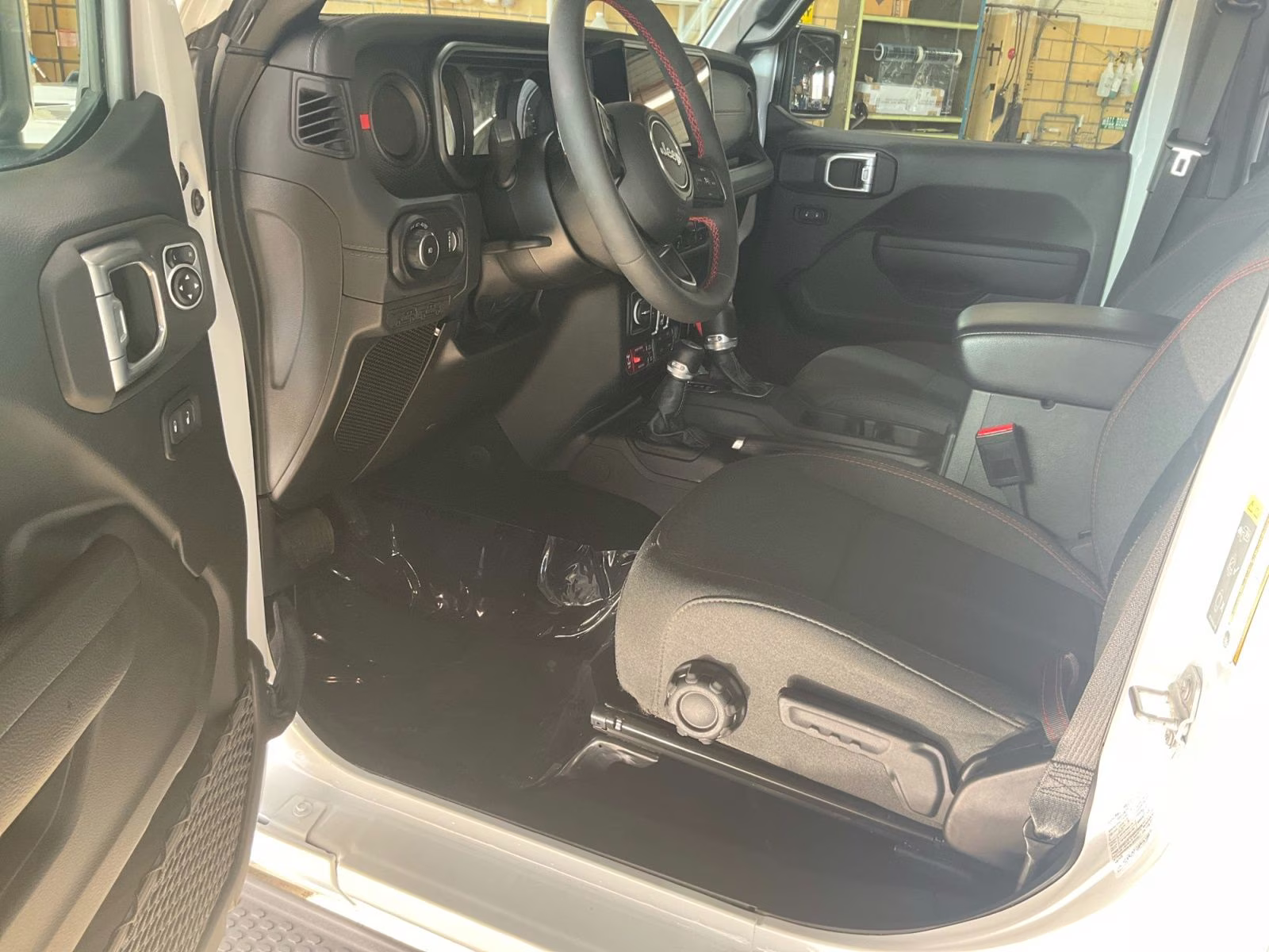 2024 Bright White Clearcoat Jeep Wrangler Rubicon 4X4 SUV