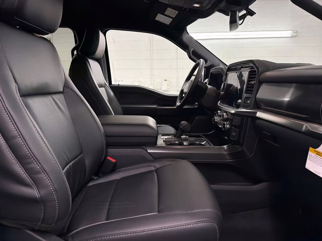 2026 OXFORD WHITE Ford F-150 Lariat RWD Truck