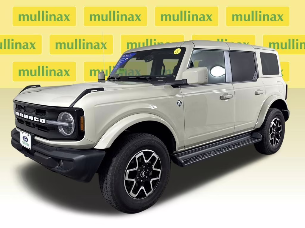 2025 Desert Sand Ford Bronco Outer Banks 4X4 SUV