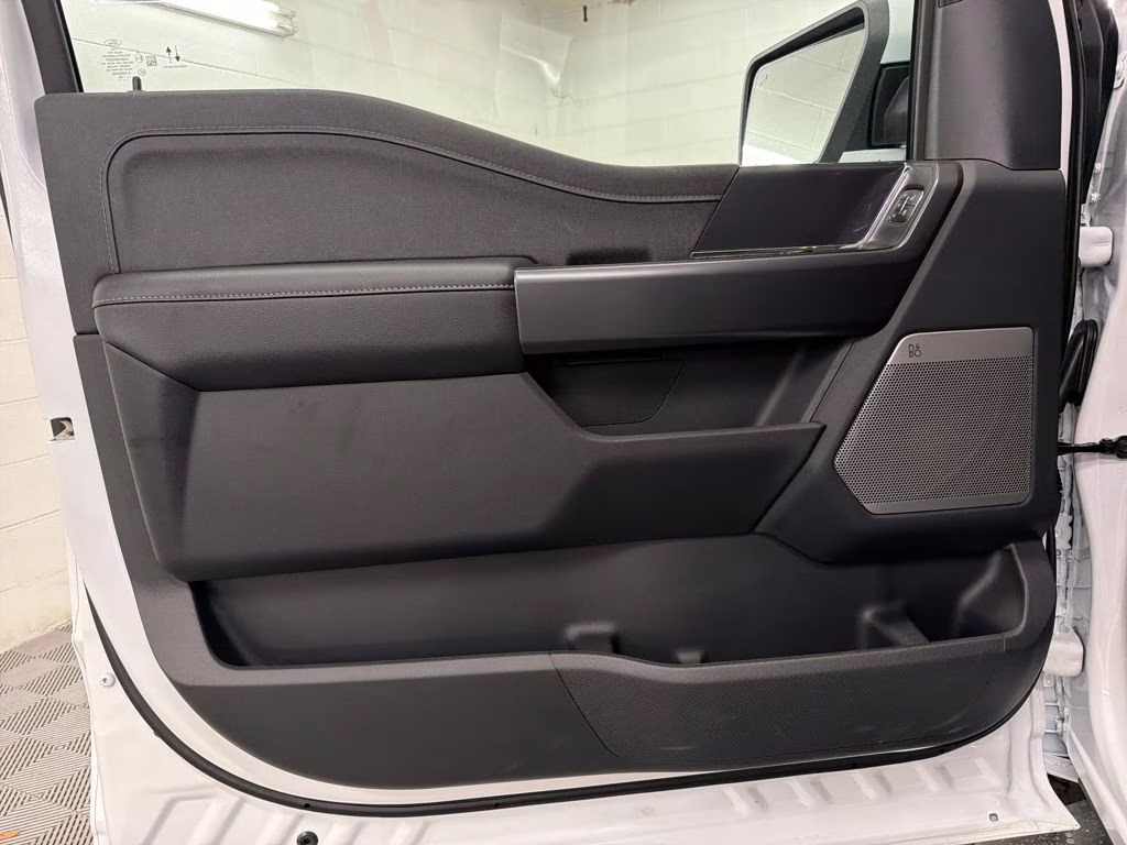 2026 OXFORD WHITE Ford F-150 Lariat RWD Truck