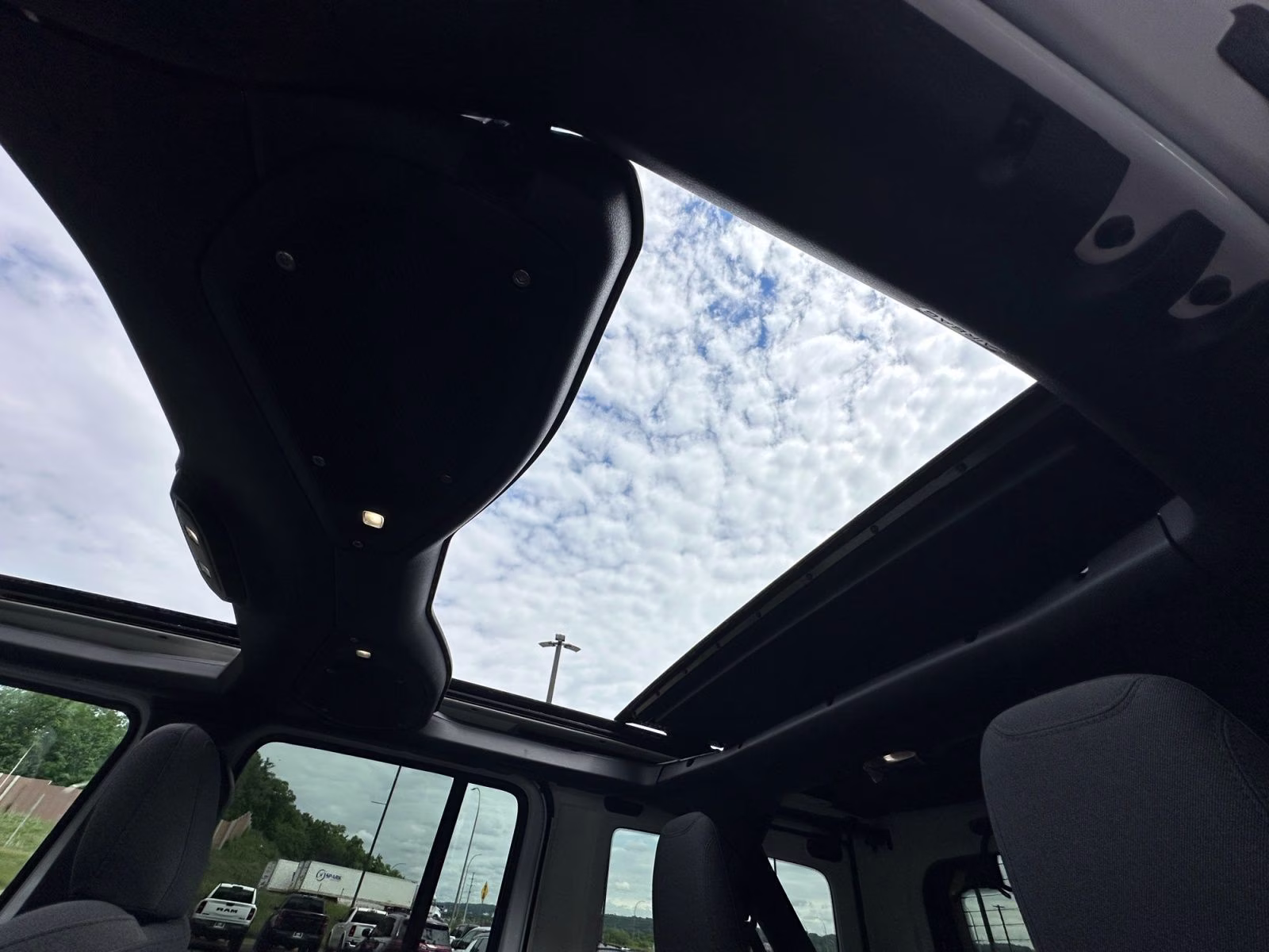 2024 Bright White Clearcoat Jeep Wrangler Rubicon 4X4 SUV