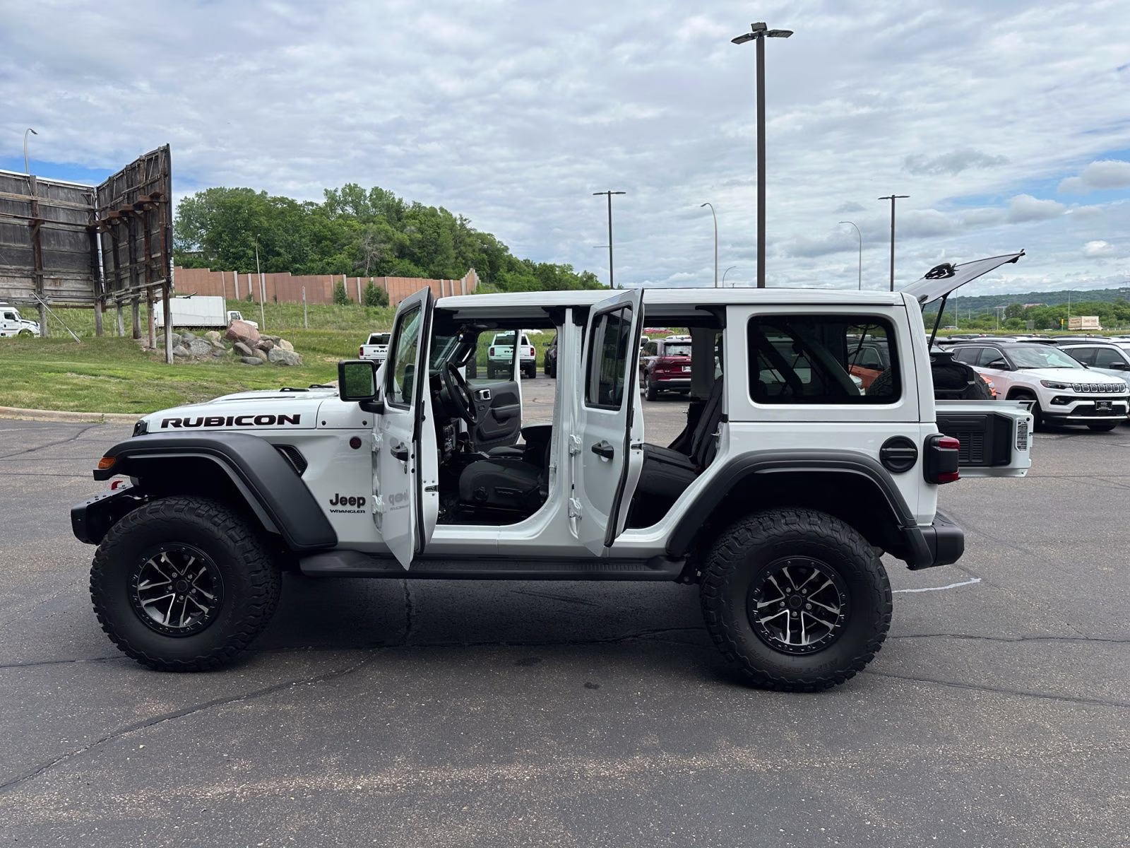 2024 Bright White Clearcoat Jeep Wrangler Rubicon 4X4 SUV