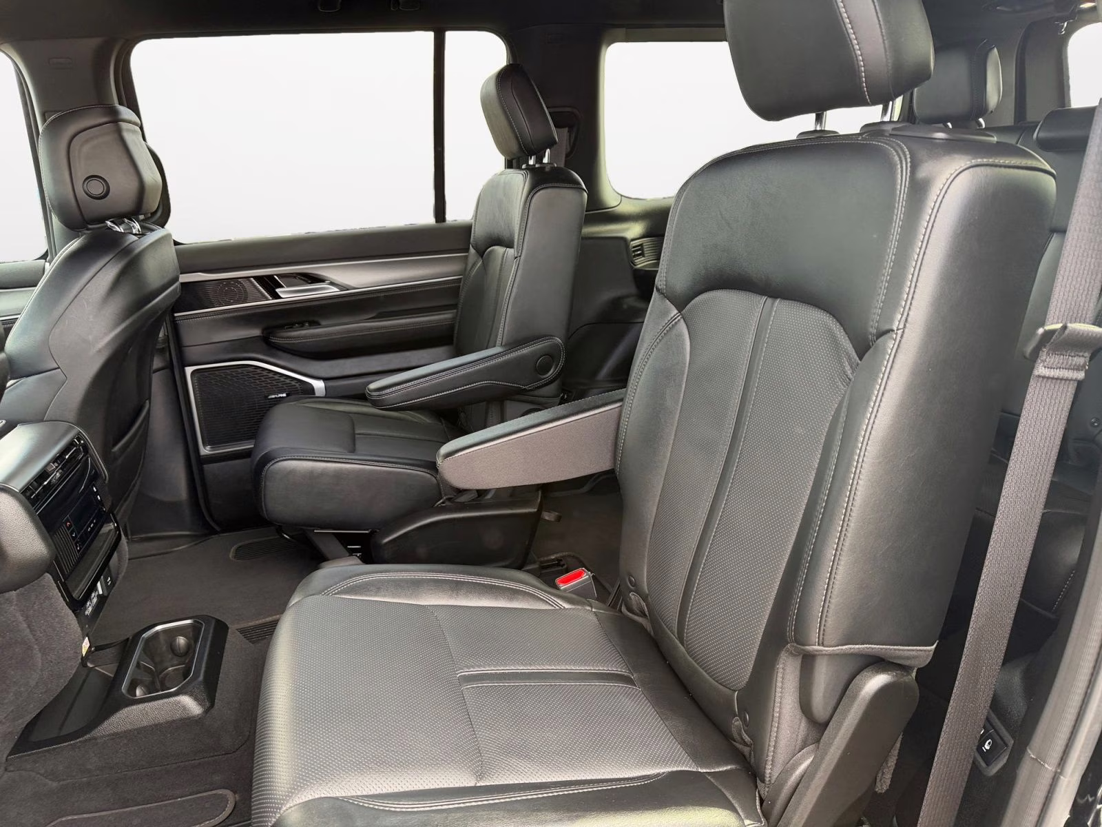 2024 Diamond Black Crystal Pearlcoat Jeep Wagoneer Series II 4X4 SUV