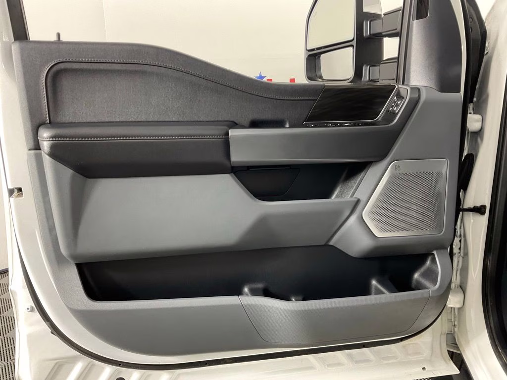 2024 White Metallic Ford F-150 Lariat 4X4 Truck