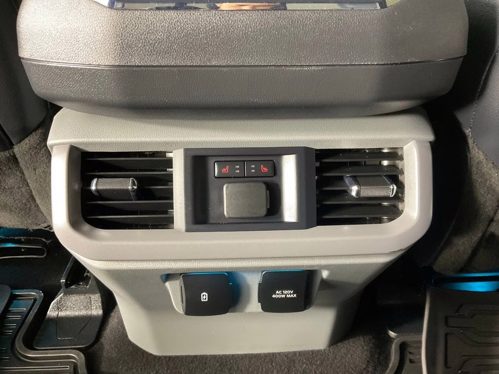 2024 White Metallic Ford F-150 Lariat 4X4 Truck