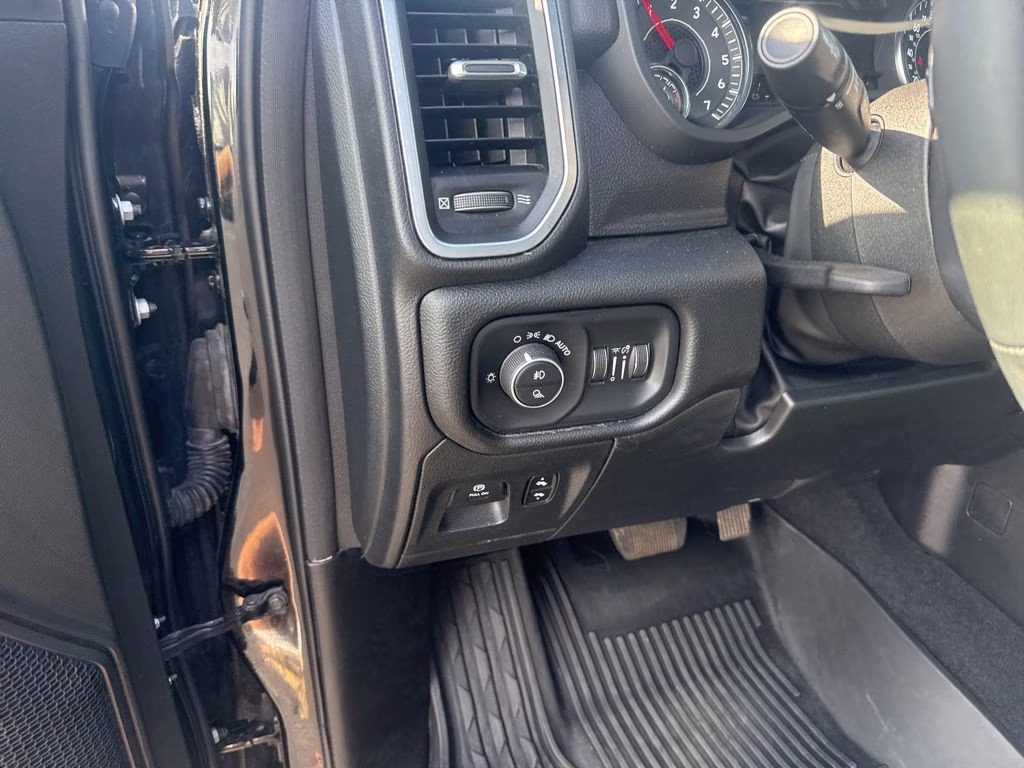 2025 Diamond Black Crystal Pearlcoat Ram 1500 Big Horn 4X4 Truck