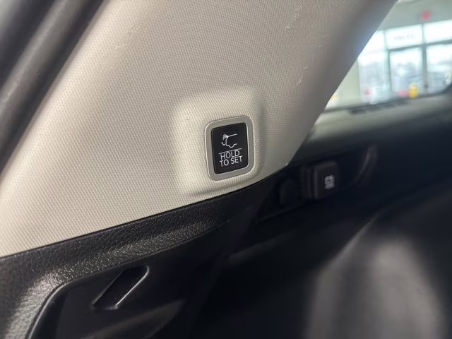 2023 Bright White Clearcoat Jeep Grand Cherokee Limited 4X4 SUV