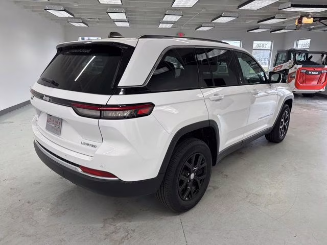 2023 Bright White Clearcoat Jeep Grand Cherokee Limited 4X4 SUV