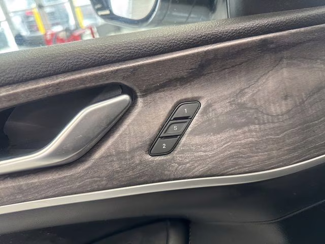 2023 Bright White Clearcoat Jeep Grand Cherokee Limited 4X4 SUV