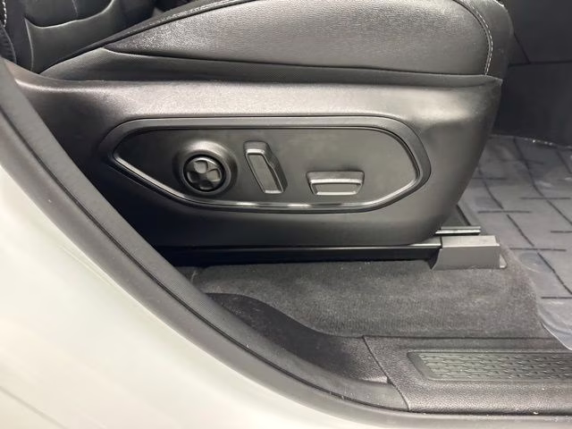 2023 Bright White Clearcoat Jeep Grand Cherokee Limited 4X4 SUV