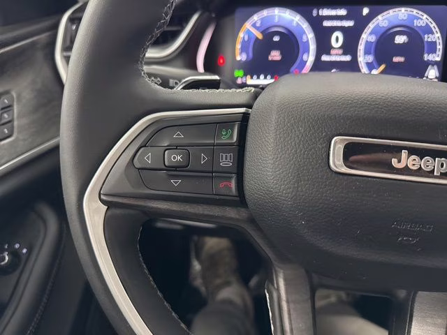 2023 Bright White Clearcoat Jeep Grand Cherokee Limited 4X4 SUV