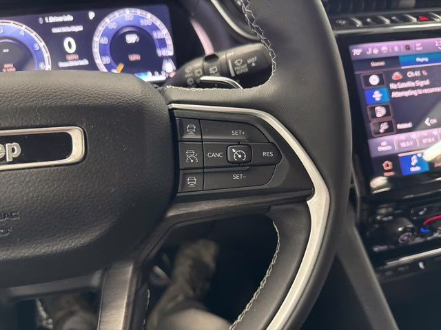 2023 Bright White Clearcoat Jeep Grand Cherokee Limited 4X4 SUV