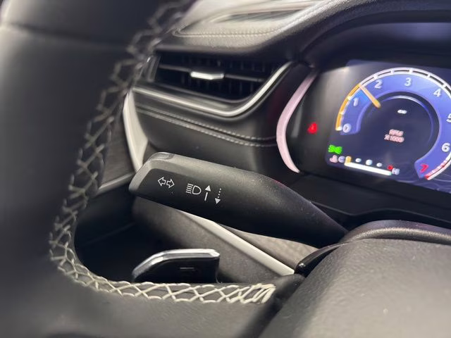 2023 Bright White Clearcoat Jeep Grand Cherokee Limited 4X4 SUV