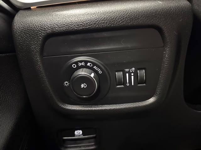 2023 Bright White Clearcoat Jeep Grand Cherokee Limited 4X4 SUV