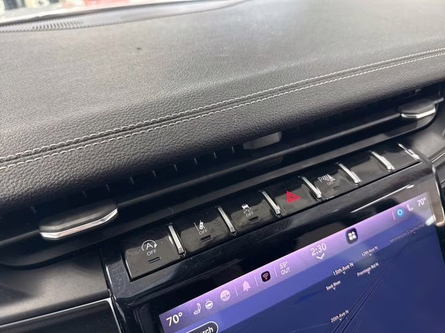 2023 Bright White Clearcoat Jeep Grand Cherokee Limited 4X4 SUV