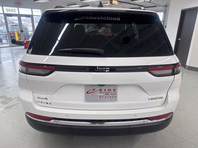 2023 Bright White Clearcoat Jeep Grand Cherokee Limited 4X4 SUV