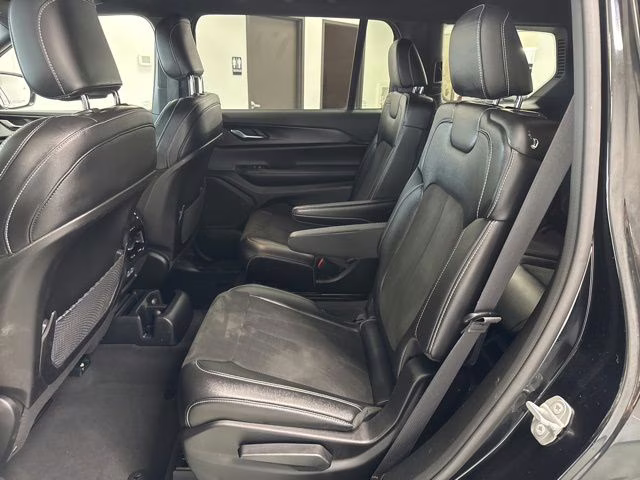 2023 Diamond Black Crystal Pearlcoat Jeep Grand Cherokee L Altitude 4X4 SUV