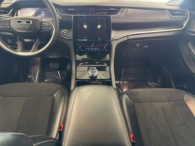 2023 Diamond Black Crystal Pearlcoat Jeep Grand Cherokee L Altitude 4X4 SUV